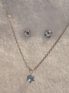VTG Light Blue Topaz Fauceted Gemstone Silver Tone Stud Earrings & Necklace Set